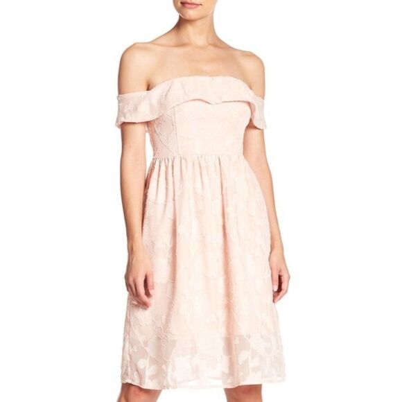 cupcakes and cashmere Honey Off the Shoulder Dress - Picture 1 of 7